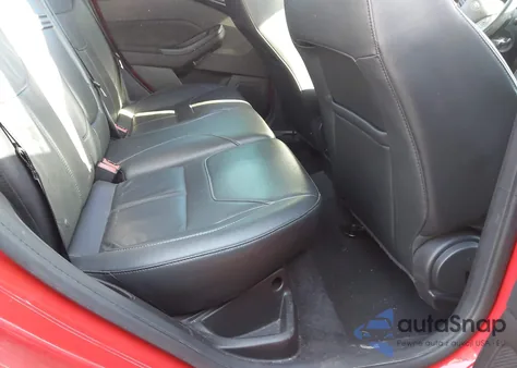 2016 Ford Focus Se z USA, uszkodzony, nr VIN 1FADP3F28GL332810